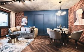 Harley Quinn Apartment